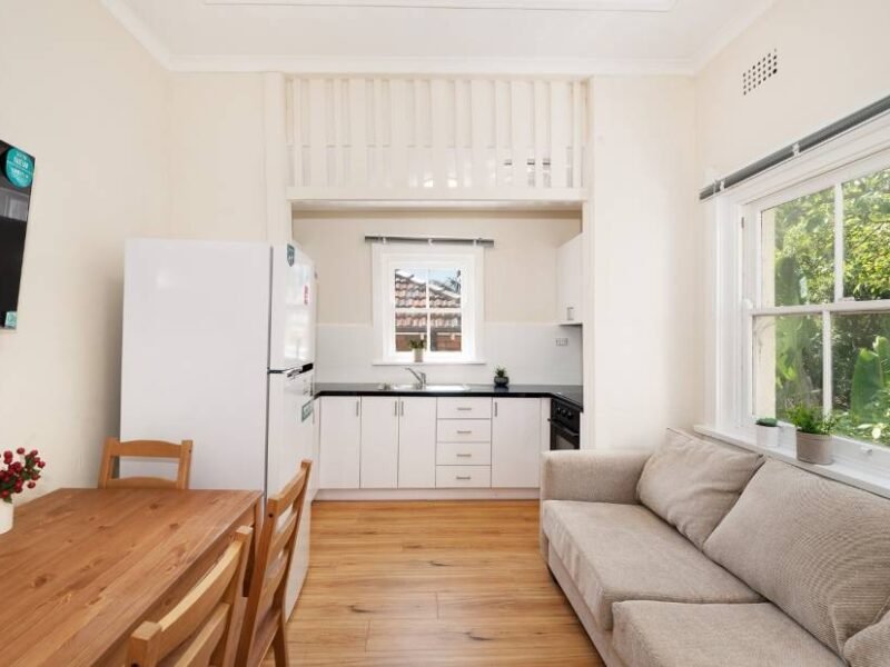 Fully Furnished 3 Bedroom + Sunroom & Parking