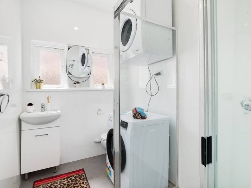 Fully Furnished 3 Bedroom + Sunroom & Parking