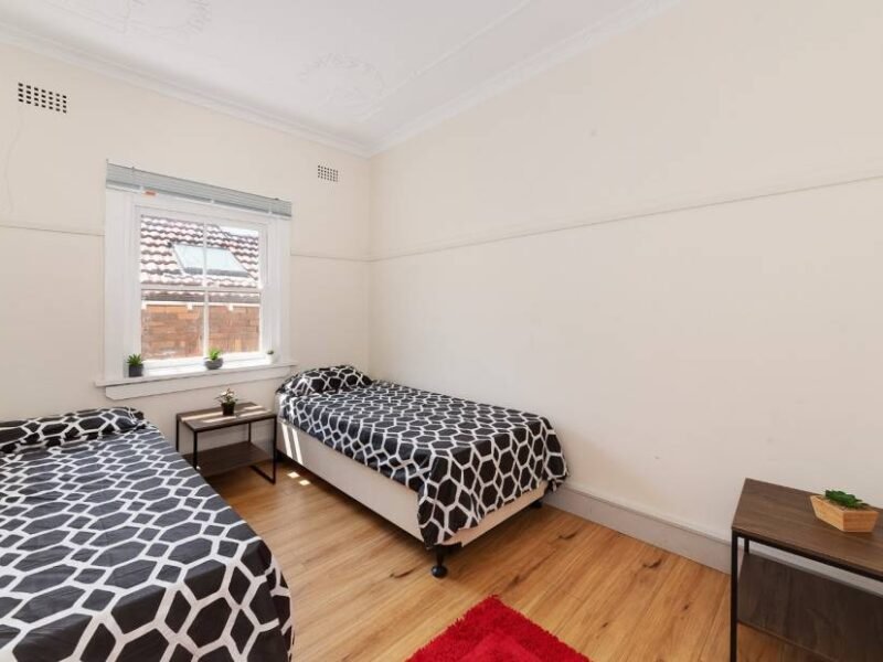 Fully Furnished 3 Bedroom + Sunroom & Parking