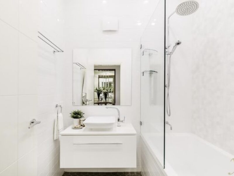 Elegant Waterfront Short-Term Rental in the Heart of Elizabeth Bay